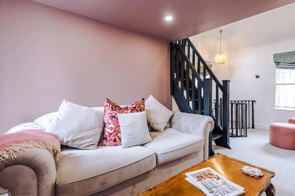 Rustic Chester Cottage Near Shops & Terrace 외부 사진