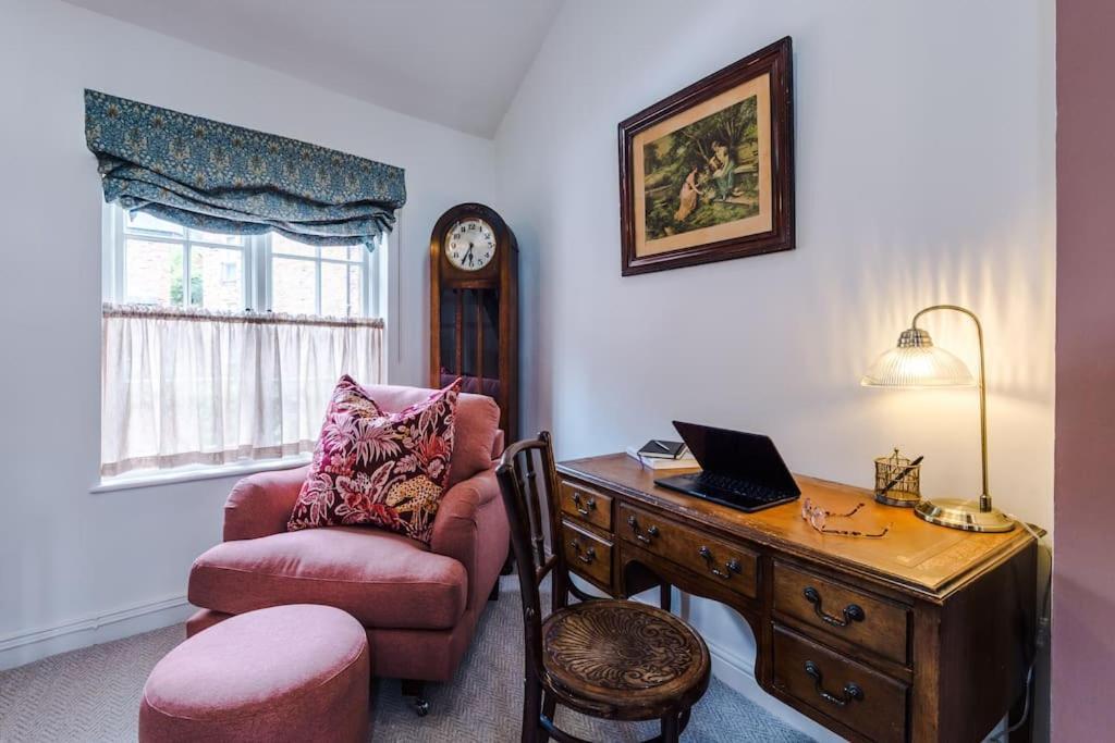 Rustic Chester Cottage Near Shops & Terrace 외부 사진