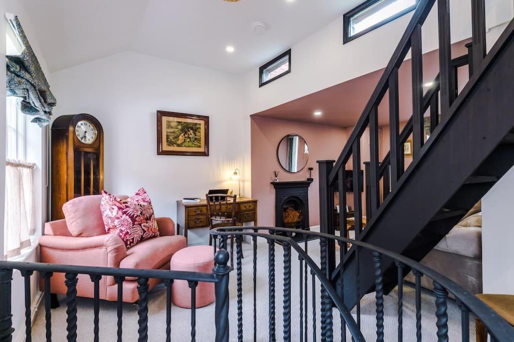 Rustic Chester Cottage Near Shops & Terrace 외부 사진